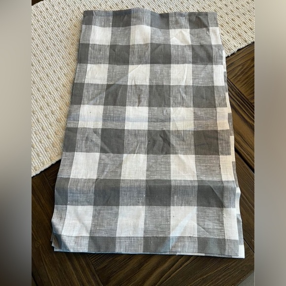 Table runner - Picture 1 of 2